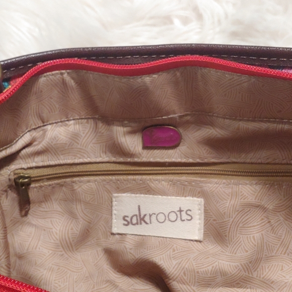 SakRoots Crimson Flower Power Critter Tote - Picture 6 of 15